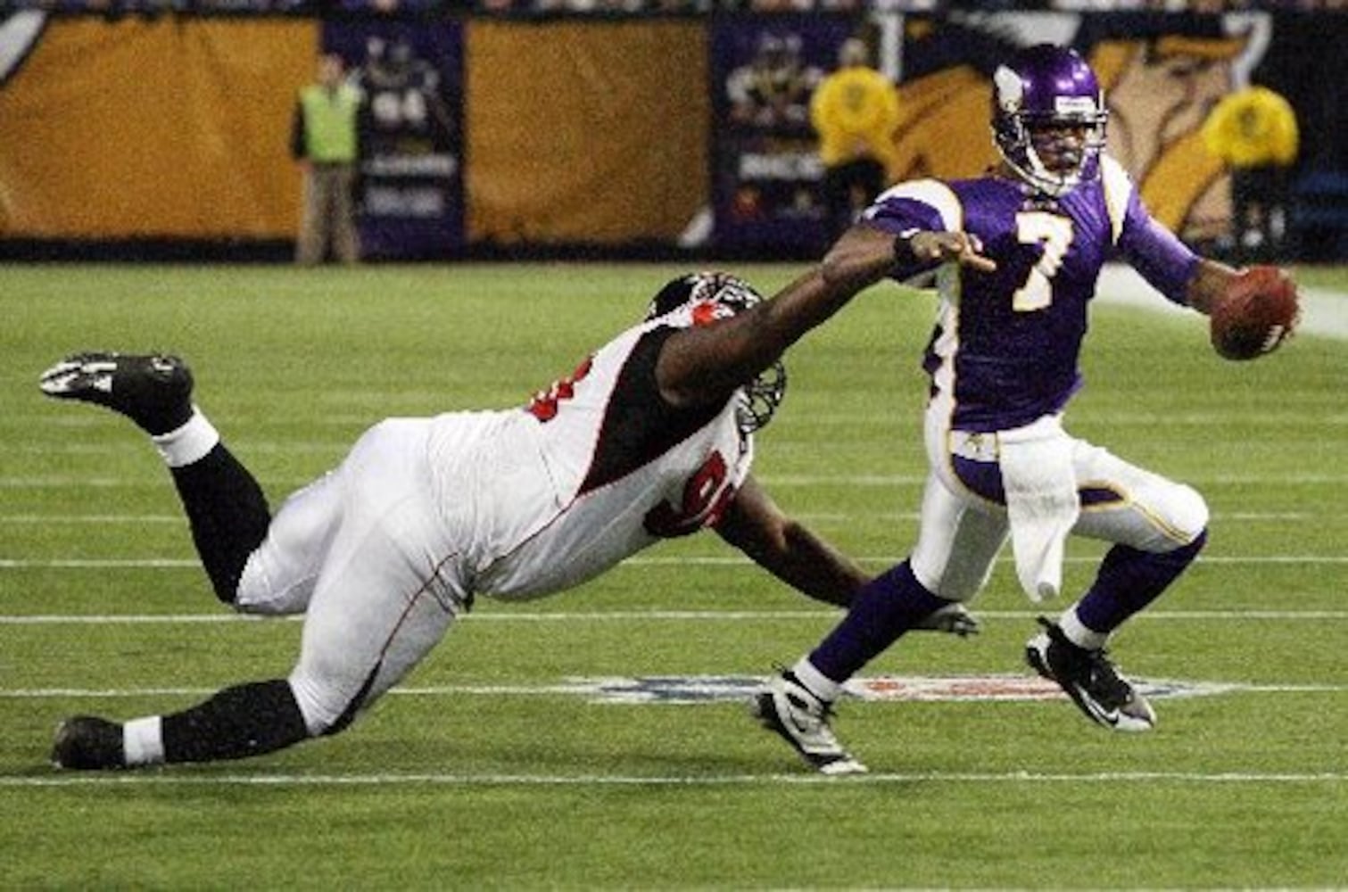 Grady Jackson says good-bye to Falcons