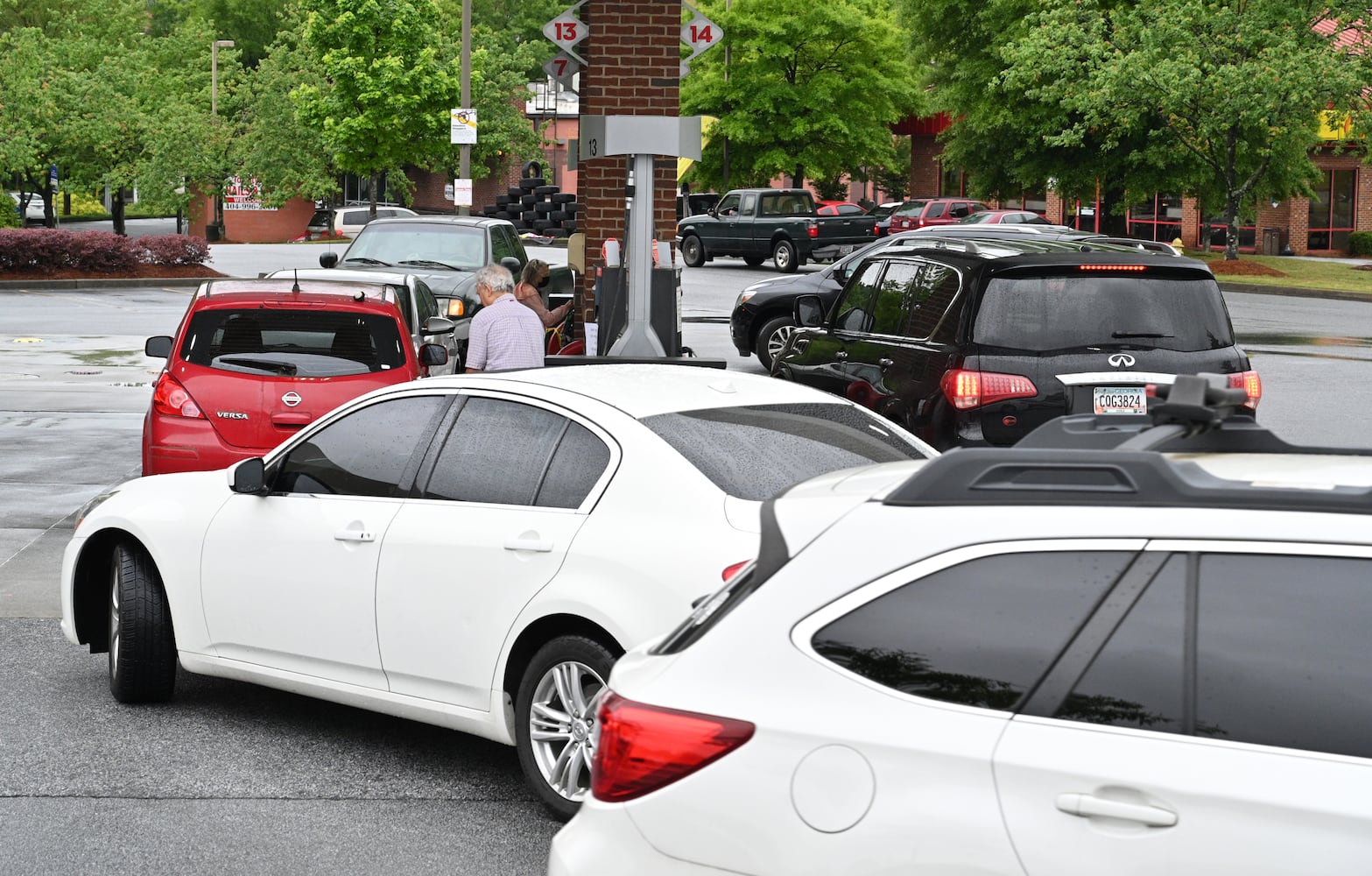 Metro Atlantans out searching for precious gas