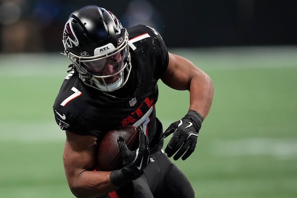 during the first half of an NFL football game against the on Sunday, Dec. 1, 2024 in Atlanta.(AP Photo/Mike Stewart)