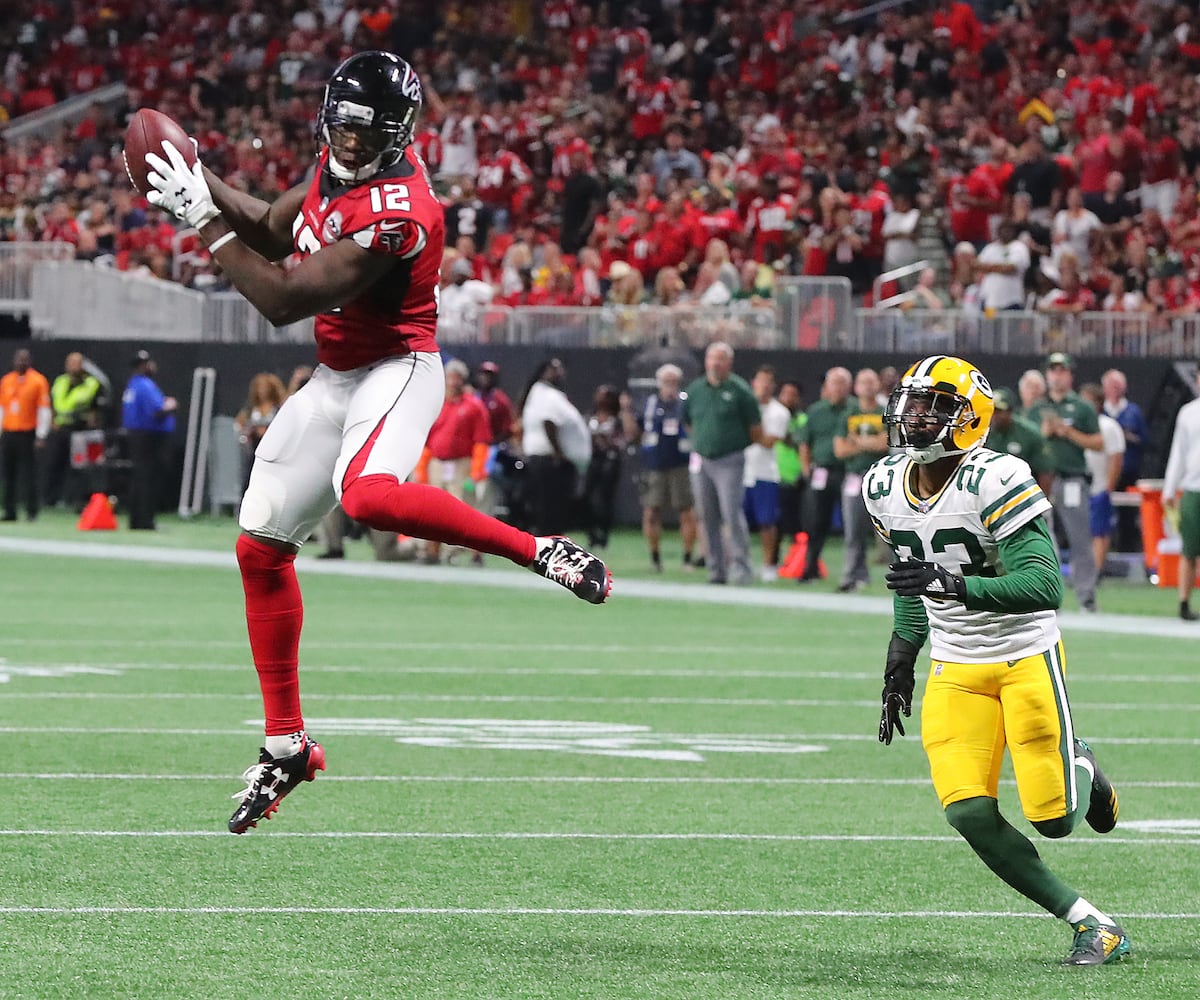 Photos: Falcons are tested by the Packers