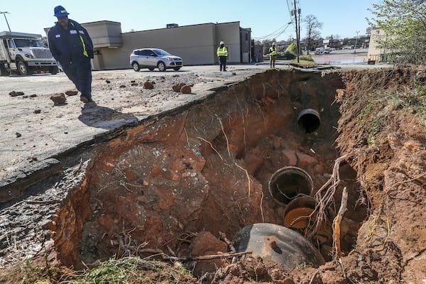 This is the site of a water main break that flooded Buford Highway just north of I-285 Wednesday and compromised water for hundreds of thousands of DeKalb County residents. JOHN SPINK/JSPINK@AJC.COM