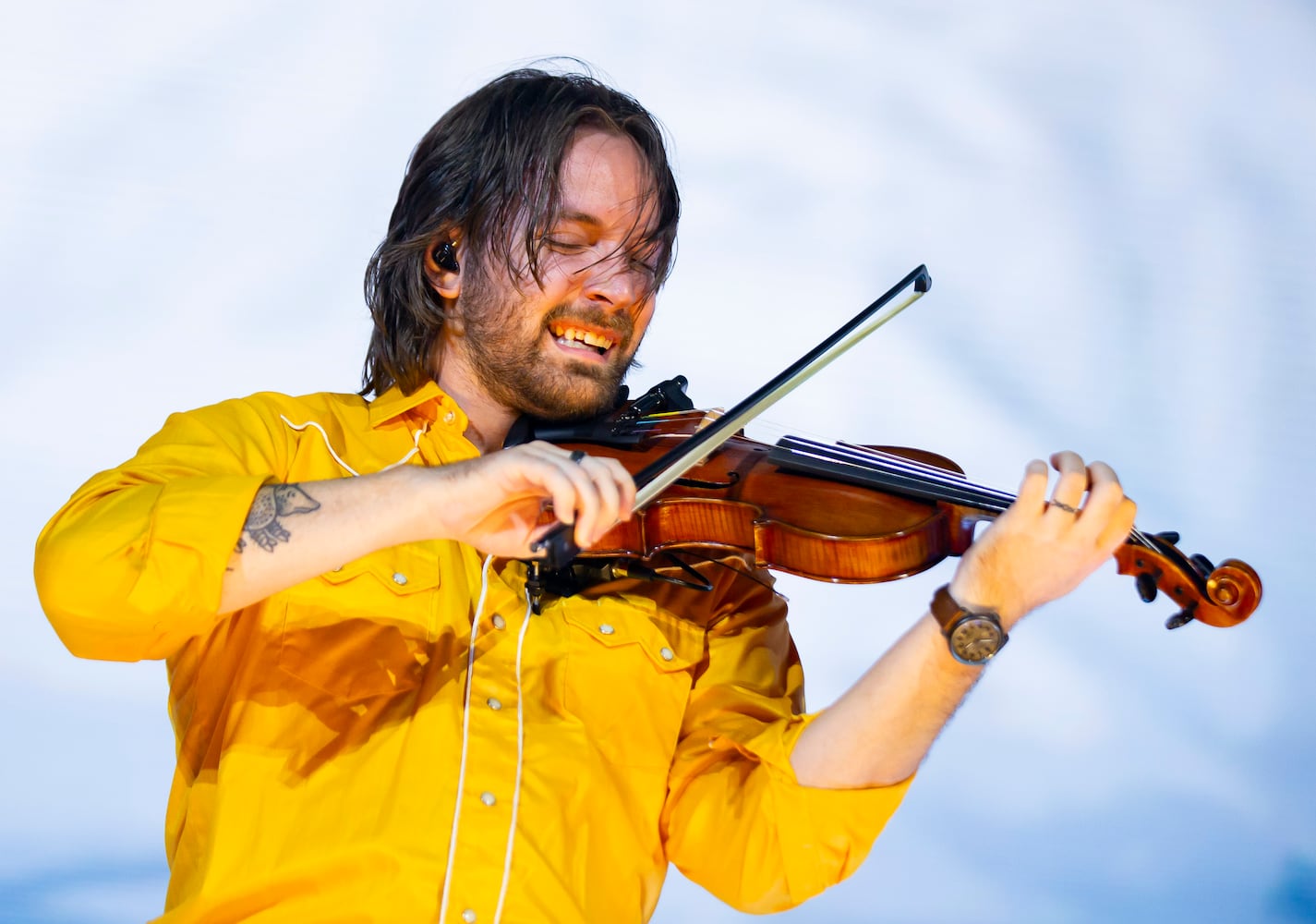 Atlanta, Ga: Zach Bryan played to a sold-out crowd of cowboy hat-clad fans who sang along with every word. Photo taken Saturday August 10, 2024 at Mercedes Benz Sadium. (RYAN FLEISHER FOR THE ATLANTA JOURNAL-CONSTITUTION)