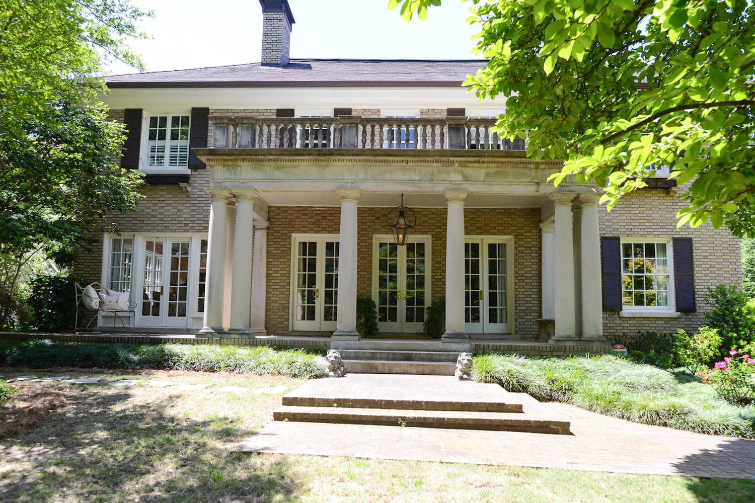 Designer wallcovering gives a serene vibe at Druid Hills home