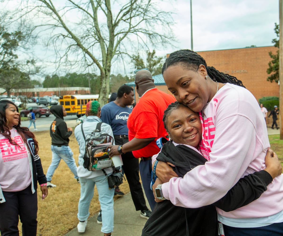 DeKalb County school hugs students every Wednesday on the way in to class