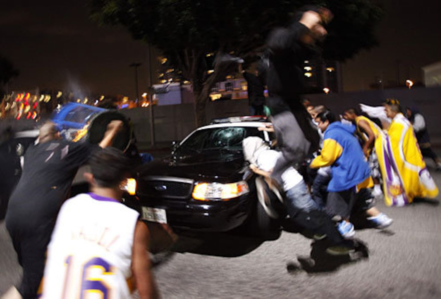 Lakers fans riot in L.A. after NBA title