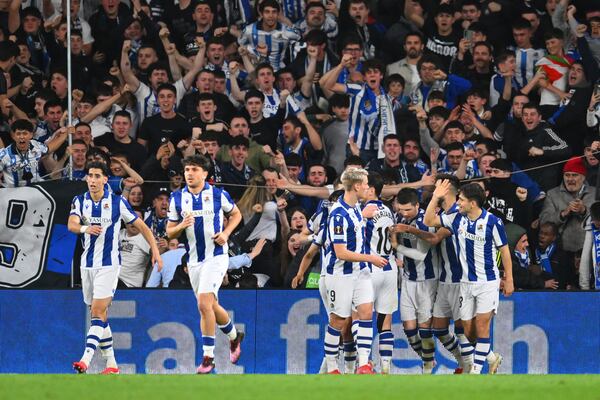 Real Sociedad players celebrate after Real Sociedad's Mikel Oyarzabal scored his side's opening goal during the Europa League round of 16 first leg soccer match between Real Sociedad and Manchester United at the Reale Arena in San Sebastian, Spain, Thursday, March 6, 2025. (AP Photo/Miguel Oses)