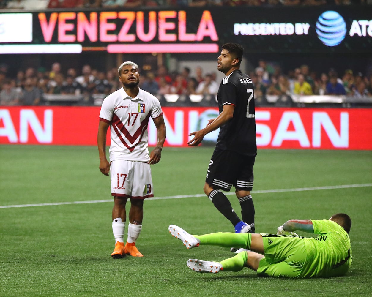 Photos: Former Atlanta United manager leads Mexico to victory at Mercedes-Benz Stadium