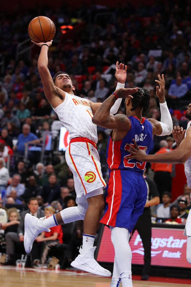 Photos: Hawks open season against Pistons