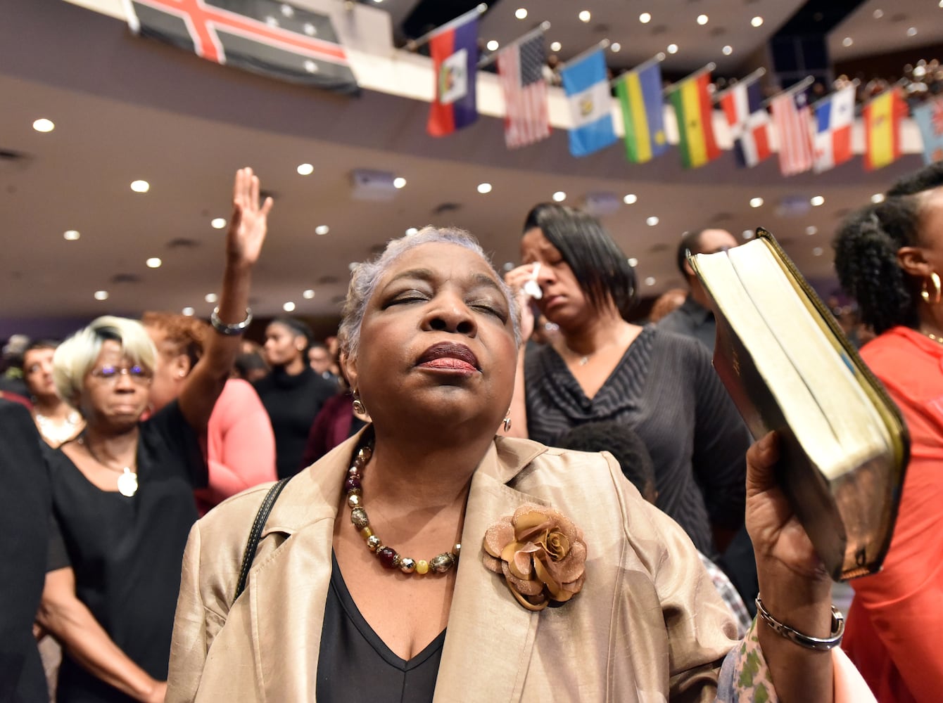 Mourners gather for Bishop Eddie Long's funeral service