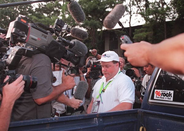 Richard Jewell is swamped by the media in Atlanta upon arriving at his Buford Highway apartment after being interviewed at FBI headquarters on July 30, 1996. (Cox Staff Photo/Greg Lovett)