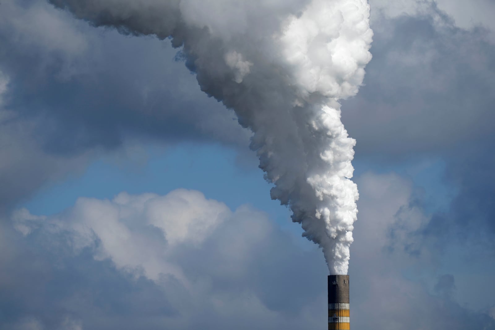 The Schkopau coal-fired power plant operates in Teutschenthal, near Halle, eastern Germany, Tuesday, Oct. 15, 2024. (AP Photo/Matthias Schrader)