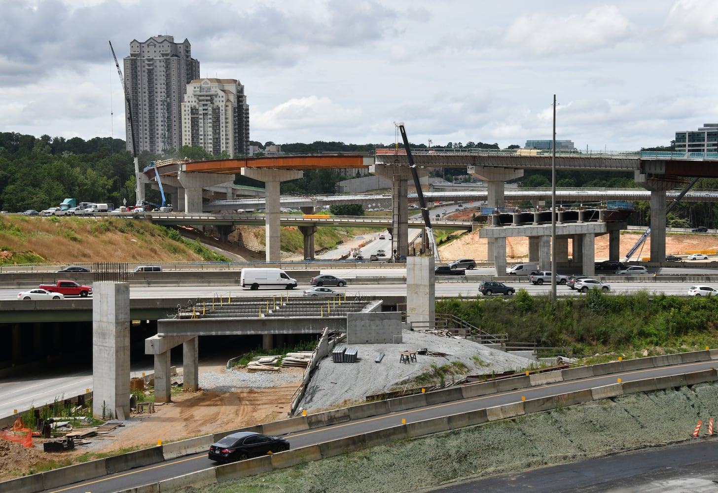 July 1, 2020 Sandy Springs - Construction takes place along SR 400 near of the I-285/Ga. 400 interchange in Sandy Springs on Wednesday, July 1, 2020. (Hyosub Shin / Hyosub.Shin@ajc.com)