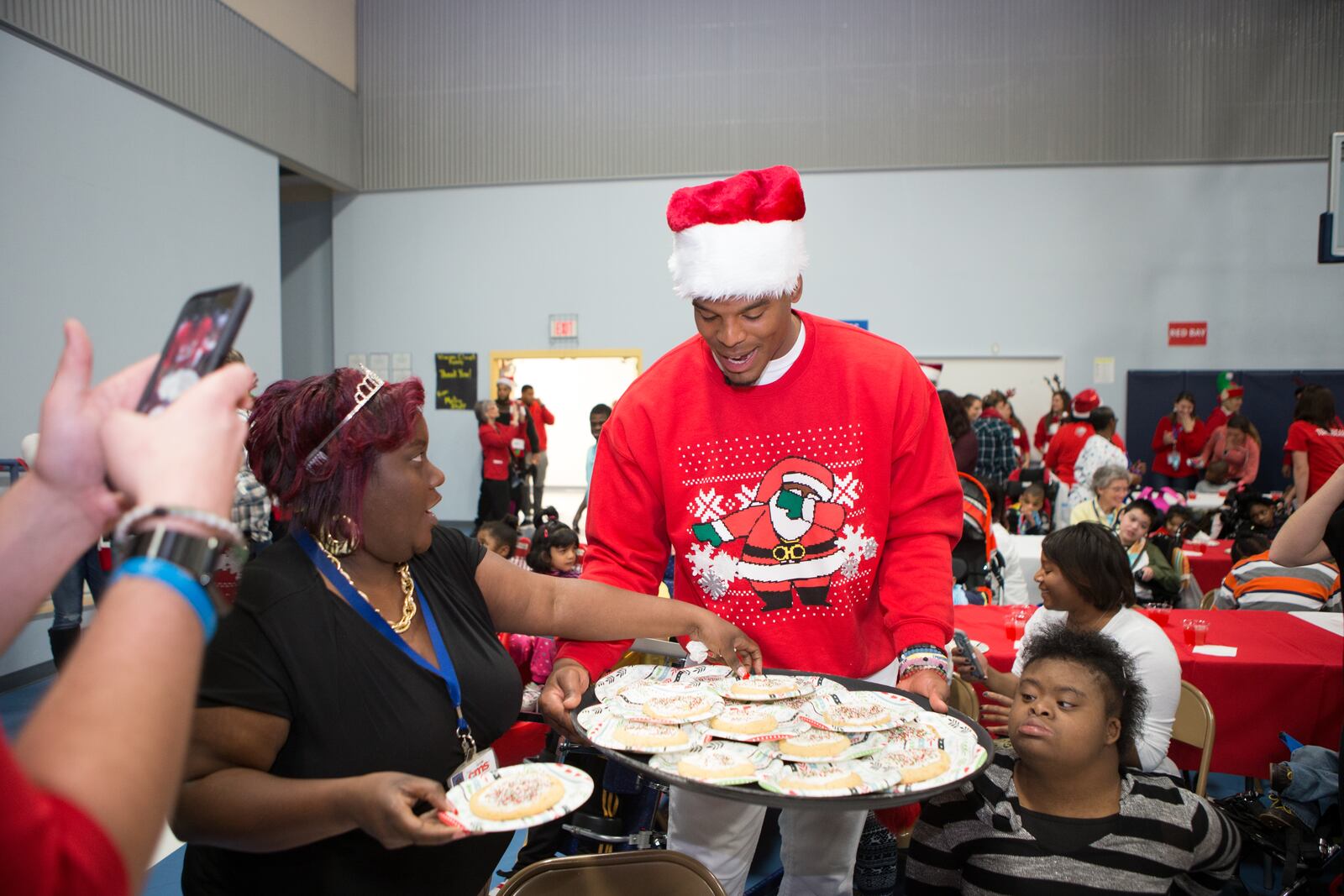 Cam serves Christmas cheer. All photos: Cam Newton Foundation/Andreas Seibold.