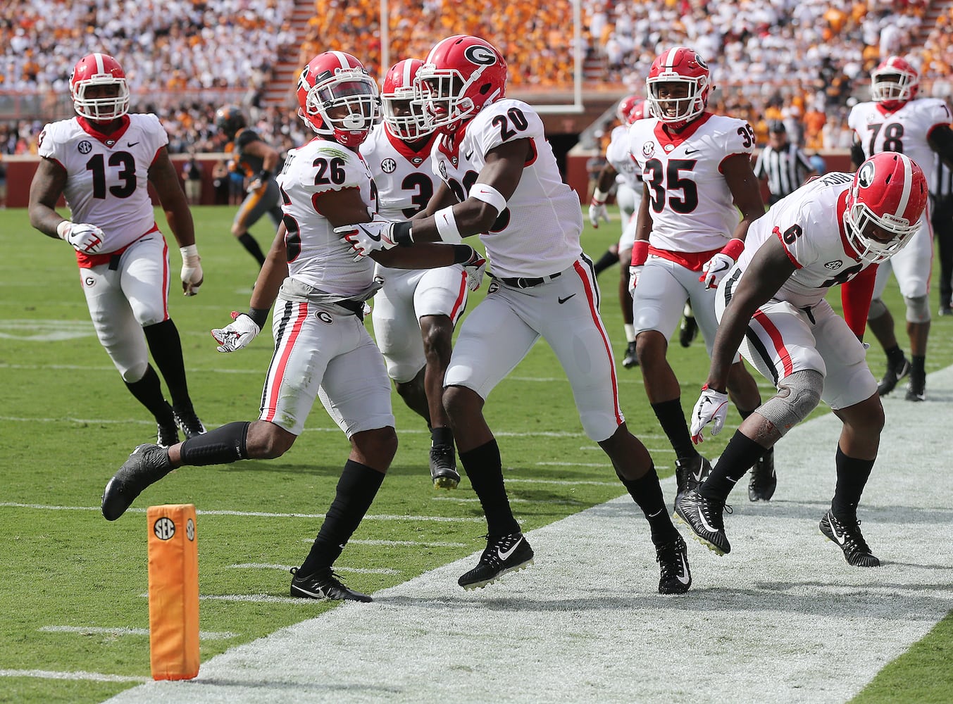 Photos: Bulldogs crush Tennessee, improve to 5-0