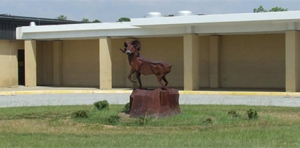 Some 850 students will receive payouts from a civil rights settlement that resulted from an invasive drug search at the Worth County High School, east of Albany.