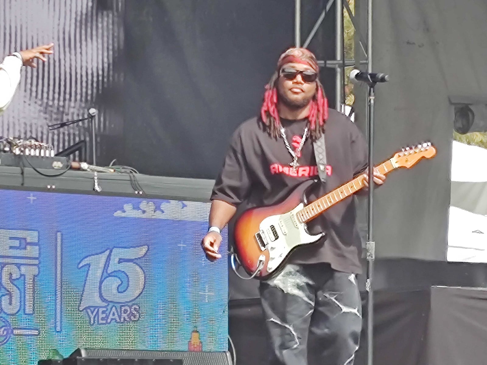 Leon Thomas entertains the crowd at One Musicfest in Central Park.