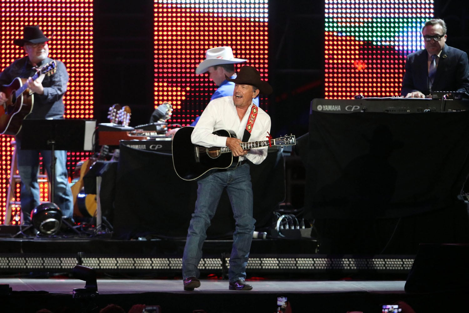 PHOTOS: George Strait, Chris Stapleton deliver country hits at Mercedes-Benz Stadium