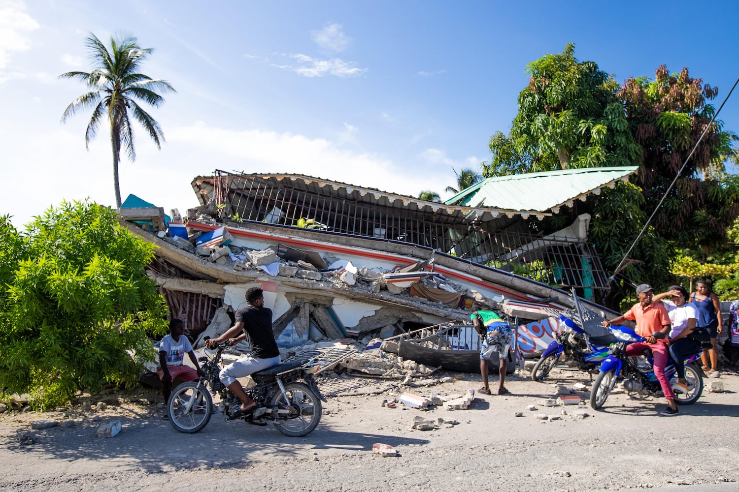 WORLD-NEWS-HAITI-QUAKE-1-ZUM