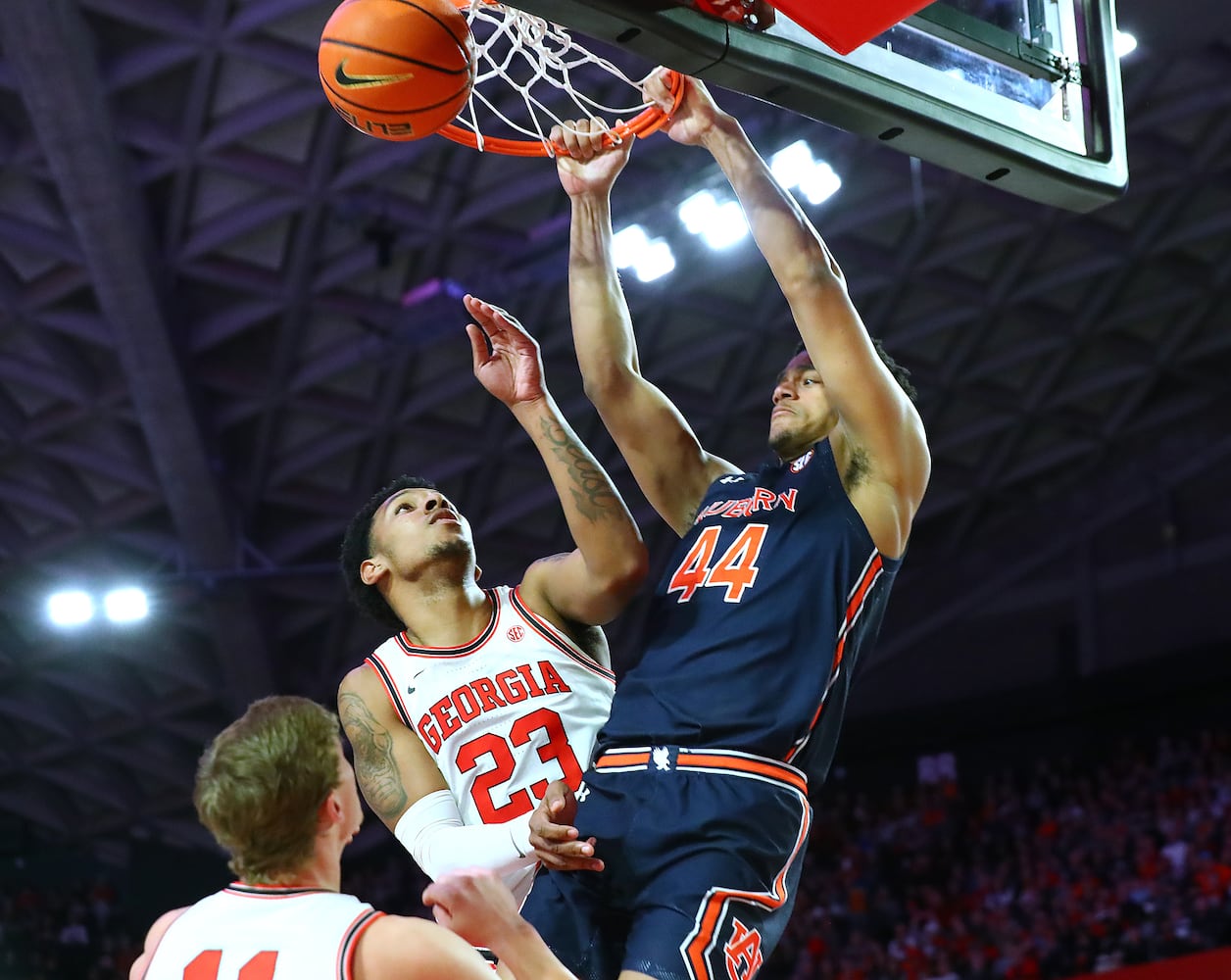 BULLDOGS BASKETBALL PHOTO