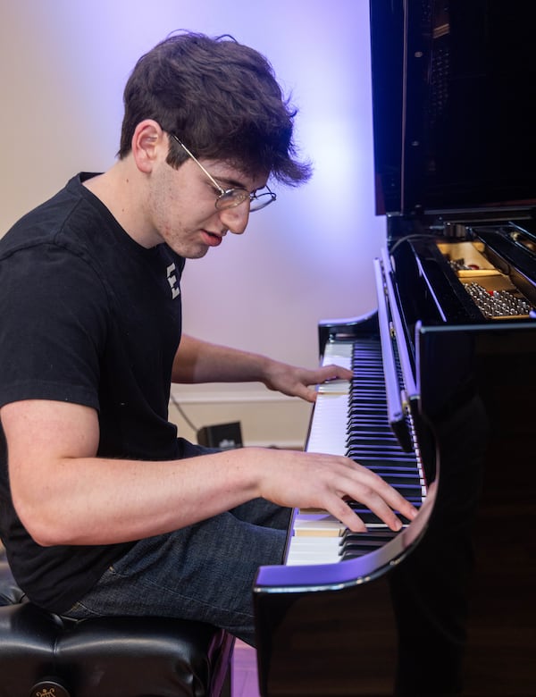  Elias Kremer playing piano at Lenbrook senior living in Atlanta.  PHIL SKINNER FOR THE ATLANTA JOURNAL-CONSTITUTION