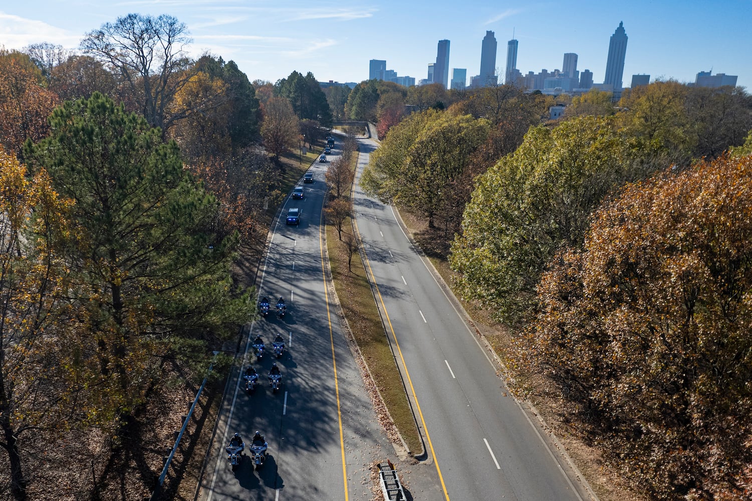 The motorcade escorting first lady Rosalynn Carter’s casket makes its way down Freedom Parkway in Atlanta on Monday, Nov. 27, 2023.   (Ben Gray / Ben@BenGray.com)