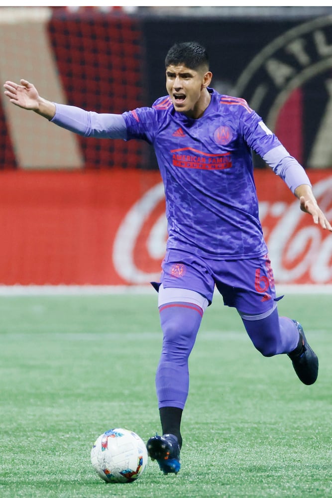 Atlanta United defender Alan Franco (6) reacts while trying to move the team forward during the second half of an MLS soccer match on Saturday, May 28, 2022. Miguel Martinez / miguel.martinezjimenez@ajc.com