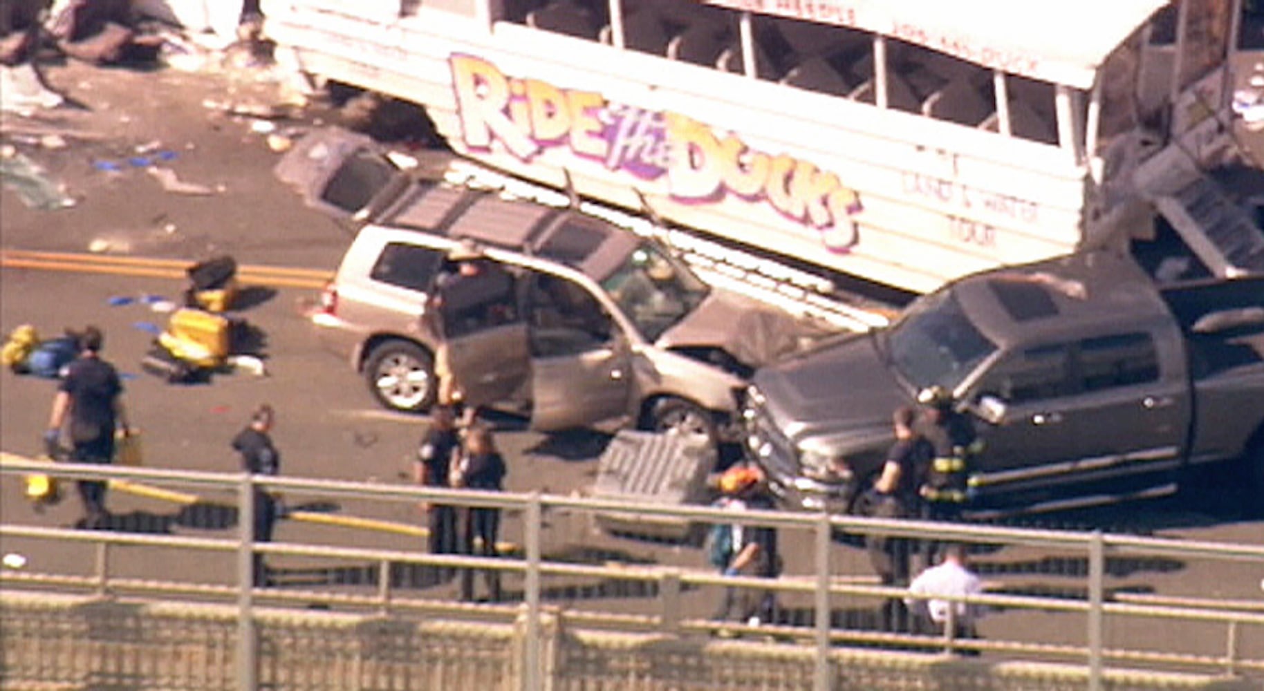 4 dead in crash between Duck vehicle, bus
