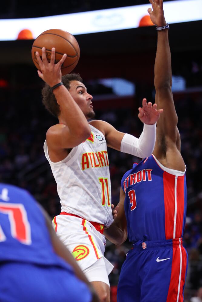 Photos: Hawks open season against Pistons