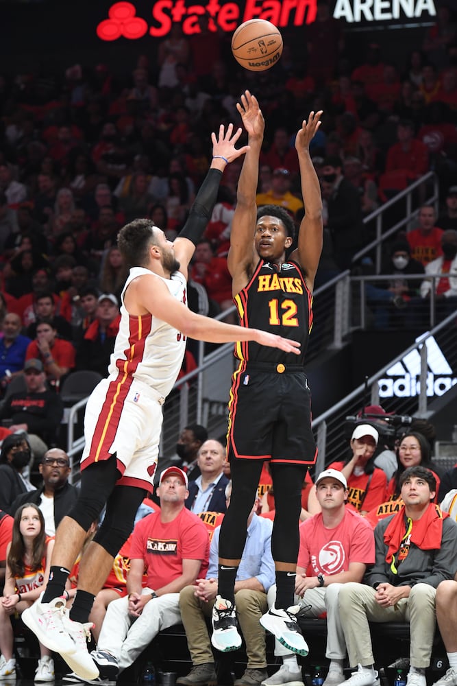 Hawks-Heat playoff photo