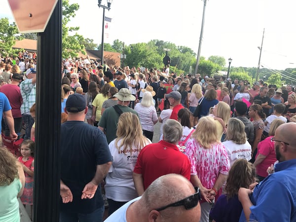  Thousands showed up to the parade and concert in downtown Dallas for Caleb Lee Hutchinson. CREDIT: Rodney Ho/rho@ajc.com