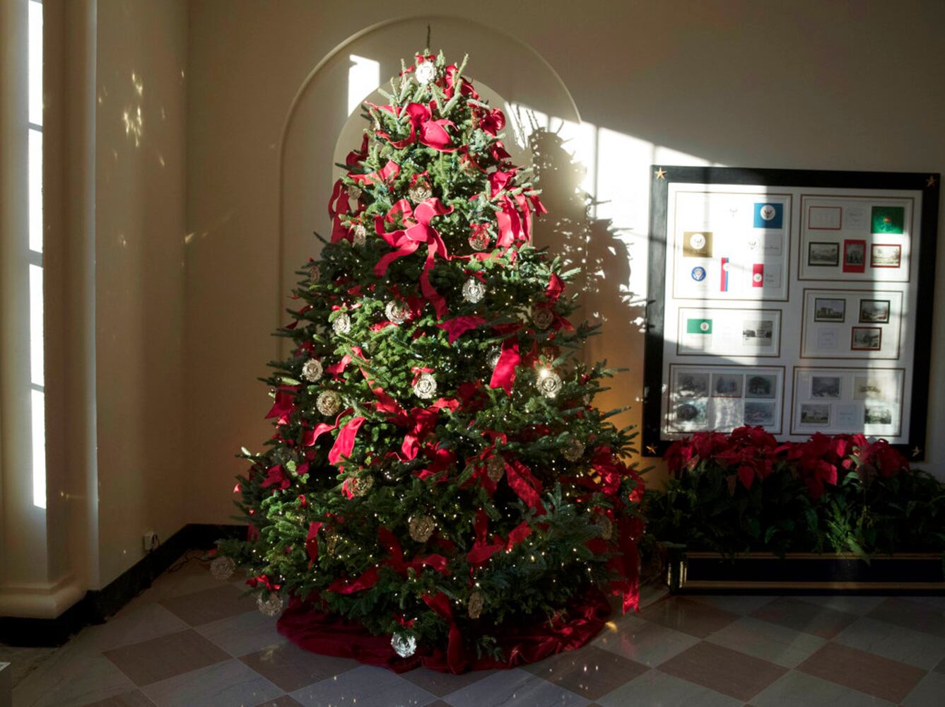 Photos: Melania Trump unveils White House Christmas decorations