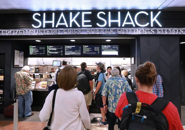 Customers line up at the Shake Shack on Concourse A at Hartsfield-Jackson International Airport after it opened last month. The popular restaurant won a spot at the airport in a contract award from 2016. CURTIS COMPTON/CCOMPTON@AJC.COM