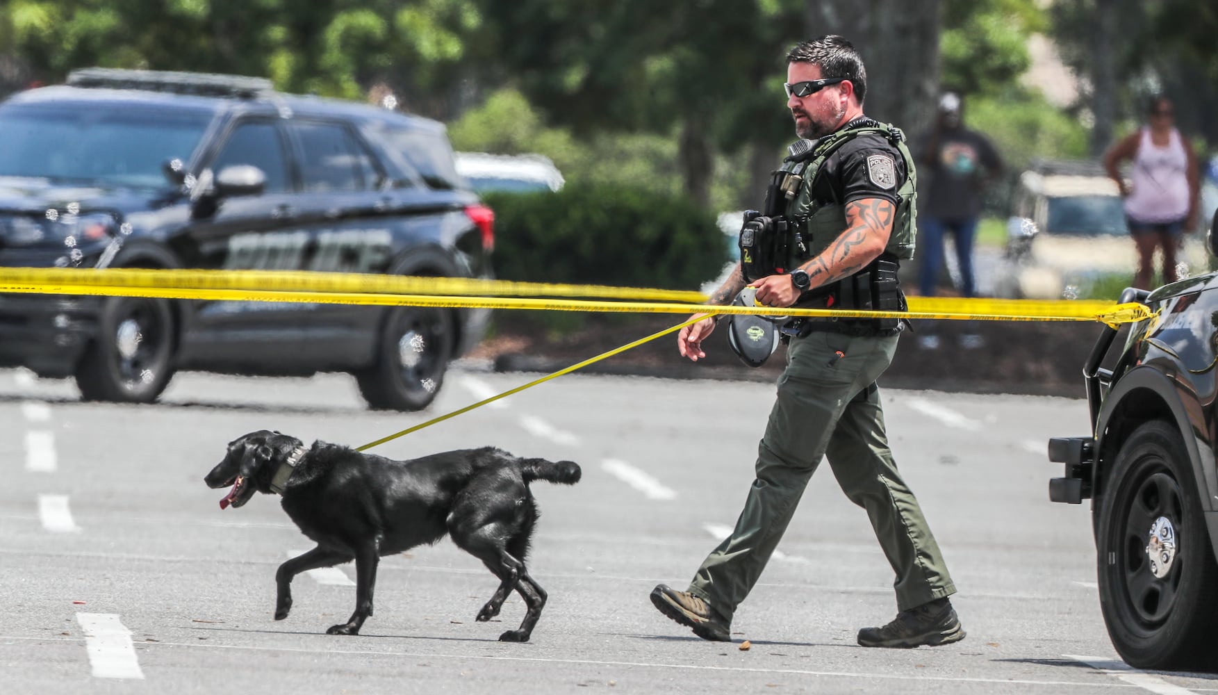 June 14, 2022 Alpharetta: An armed man who was barricaded inside a HomeGoods store in Alpharetta was taken into custody Tuesday June 14, 2022 after a standoff with SWAT. The man allegedly brandished a gun and made threats, prompting evacuations at the store and nearby businesses on North Point Parkway just south of North Point Mall, according to Alpharetta police. He was led out of the building in handcuffs and a medical mask shortly before 1:30 p.m. His name and charges were not released. No shots were fired and no one was reported injured, but REI and Michaels were evacuated as police, fire and SWAT teams made camp in the shopping center’s parking lot. “We do have the active scene contained,” Alpharetta police Lt. Andrew Splawn told reporters from the scene. “If the public does have a reason to come to Alpharetta, the mall area, they are free to do so, but we do ask them to stay away from HomeGoods and the caution tape area that is defined as the perimeter.”
Store employees told Channel 2 Action News that chaos ensued when a voice came over the store loudspeaker telling everyone to “run” and “get out.” According to Channel 2, the gunman is a disgruntled former employee. “The manager came out of the office and she just told us, all of us, to run,” an unnamed employee told the news station. “The store was open, there was customers in the store, and we ran.” Police arrived on scene within two minutes of the first 911 call, Splawn said. He could not confirm if the armed man was connected to the store. It was not a hostage situation, according to Splawn. “There were people taking cover to barricade themselves for safety, but as police officers were sweeping and searching the building, we were able to get everyone out safely,” he said. (John Spink / John.Spink@ajc.com)


