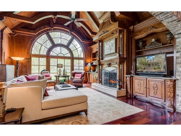 Comedian Ron White is selling his Gwinnett County home in the River Club, an exclusive Suwanee golf community.