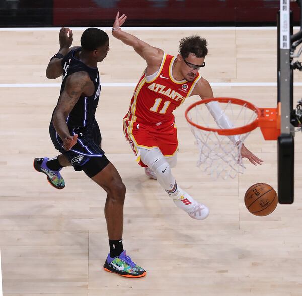 Hawks guard Trae Young drives to the basket around Orlando Magic defender Dwayne Bacon. “Curtis Compton / Curtis.Compton@ajc.com”