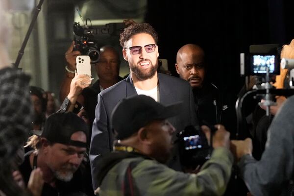 Dallas Mavericks guard Klay Thompson is greeted by Golden State Warriors employees and media as he arrives before an Emirates NBA Cup basketball game between the Warriors and the Mavericks in San Francisco, Tuesday, Nov. 12, 2024. (AP Photo/Jeff Chiu)