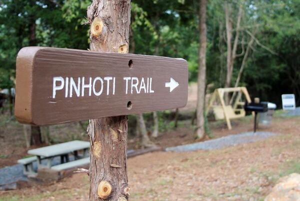 A sign points visitors to the Pinhoti Trail from the parking lot of the Potts Hollow Trailhead in northwest Polk County. (Photo Courtesy of Jeremy Stewart)