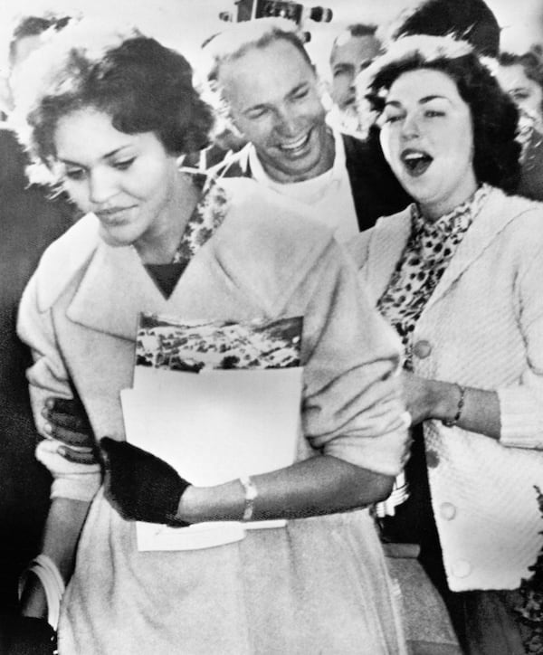 Charlayne Hunter, 18, makes her way through a yelling, jeering crowd of students as she left the University of Georgia Journalism School in which she is seeking admission in Athens, Georgia, on Jan. 9, 1960 as the first Black female student.  They were seeking to register under a federal court order. (AP Photo/Athens Daily News)