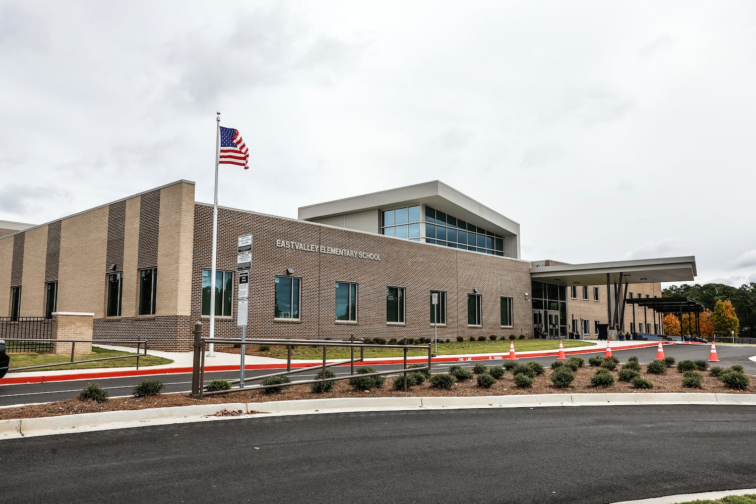 Views of the exterior of Eastvalley Elementary School in Marietta shown on Monday, Oct. 16, 2023. (Natrice Miller/ Natrice.miller@ajc.com)