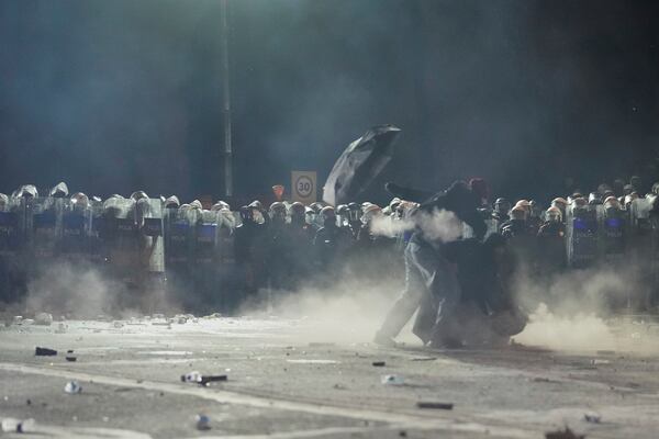 Riot police clash with protesters during a protest against the arrest of Istanbul's Mayor Ekrem Imamoglu, in Istanbul, Turkey, Saturday, March 22, 2025. (AP Photo/Khalil Hamra)