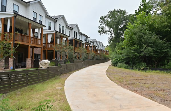 A section of Alpha Loop at Chelsea Walk, a new townhouse community, in Alpharetta. (Hyosub Shin / Hyosub.Shin@ajc.com)