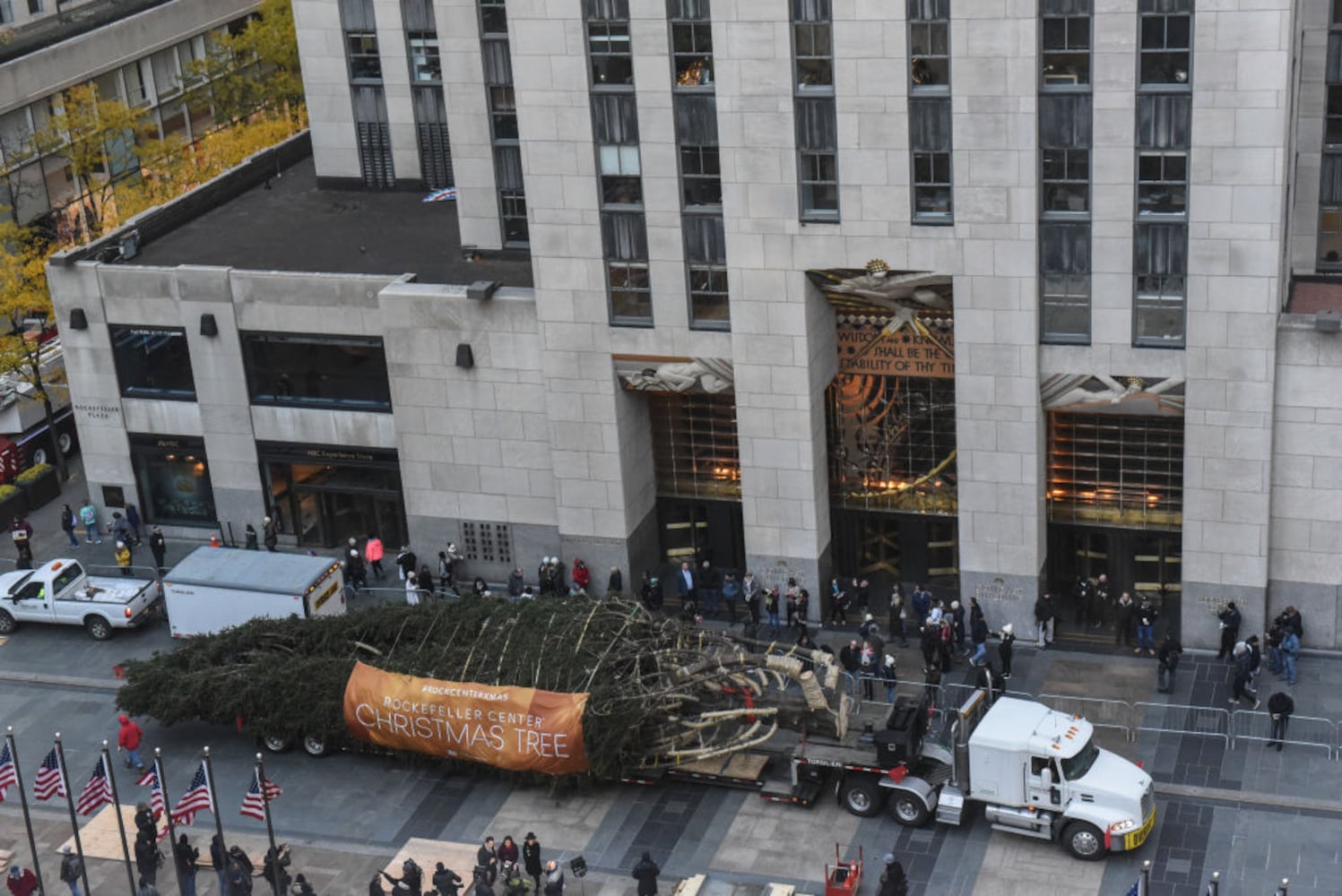 rockefeller center plaza christmas tree