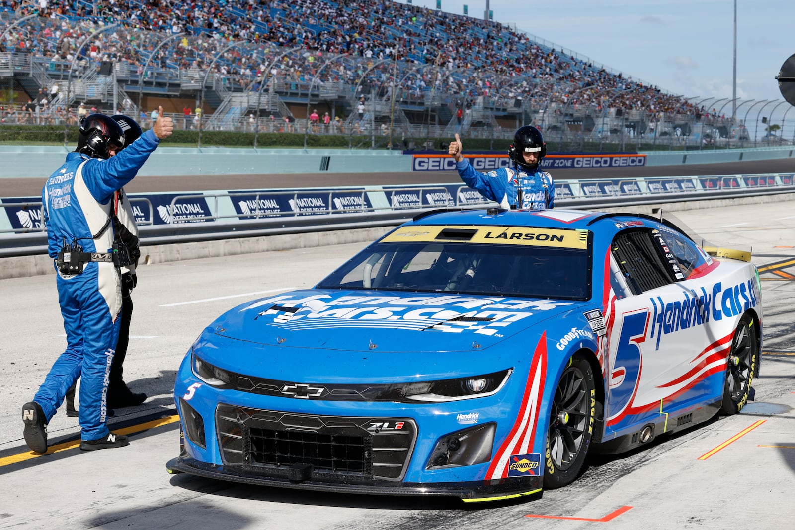 Crew members for Kyle Larson give the thumbs-up after checking for damage during a NASCAR Cup Series auto race at Homestead-Miami Speedway in Homestead, Fla., Sunday, Oct. 27, 2024.(AP Photo/Terry Renna)