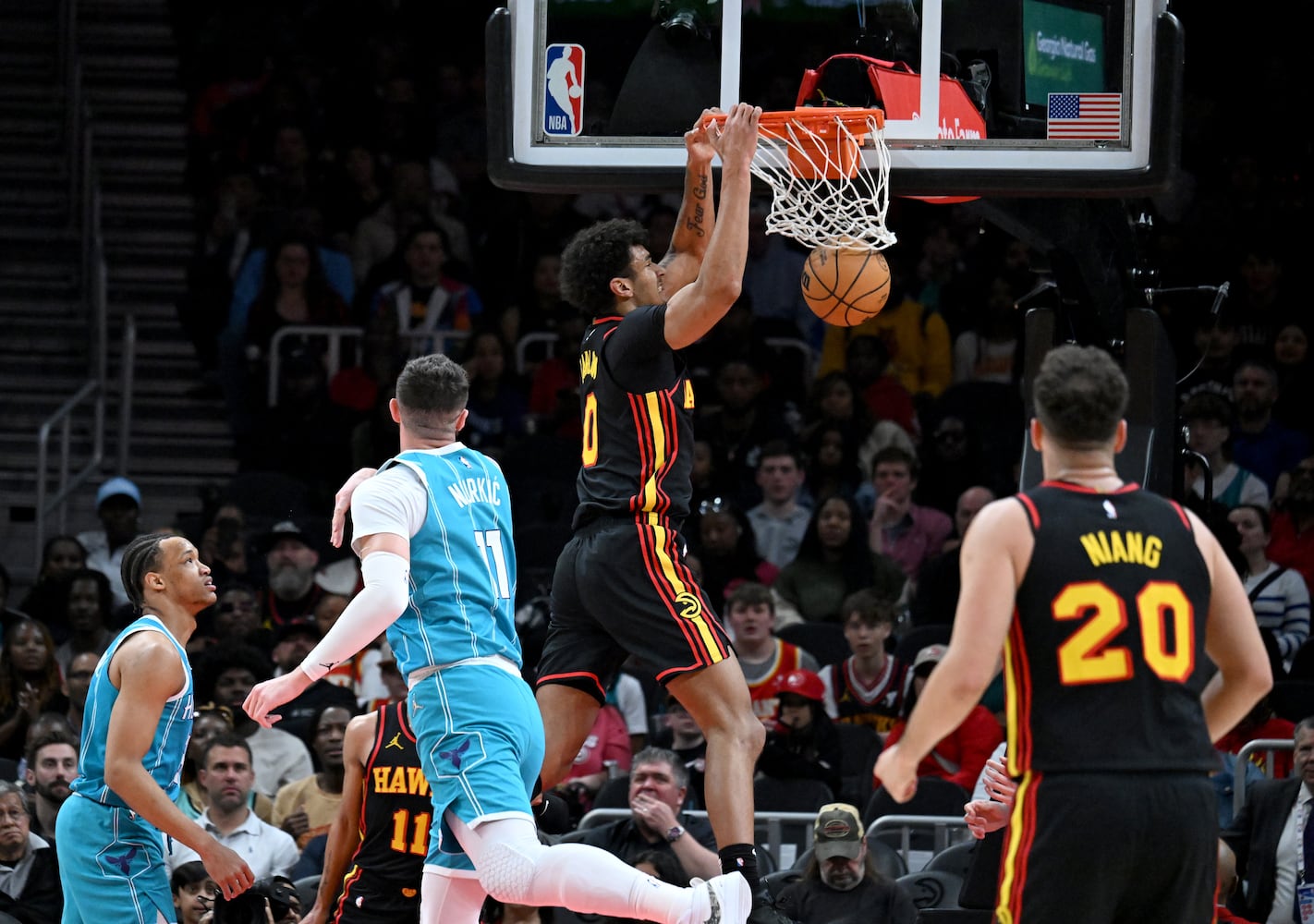 Hawks vs Hornets photo