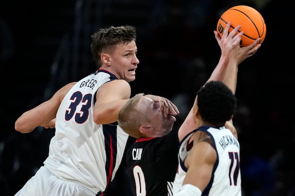 Georgia guard Blue Cain fights for a loose ball against a pair of Gonzaga players.