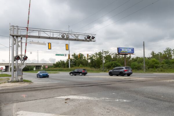 Cars going through a railroad crossing on Wednesday, September 18, 2024 in Savannah, GA. (AJC Photo/Katelyn Myrick)