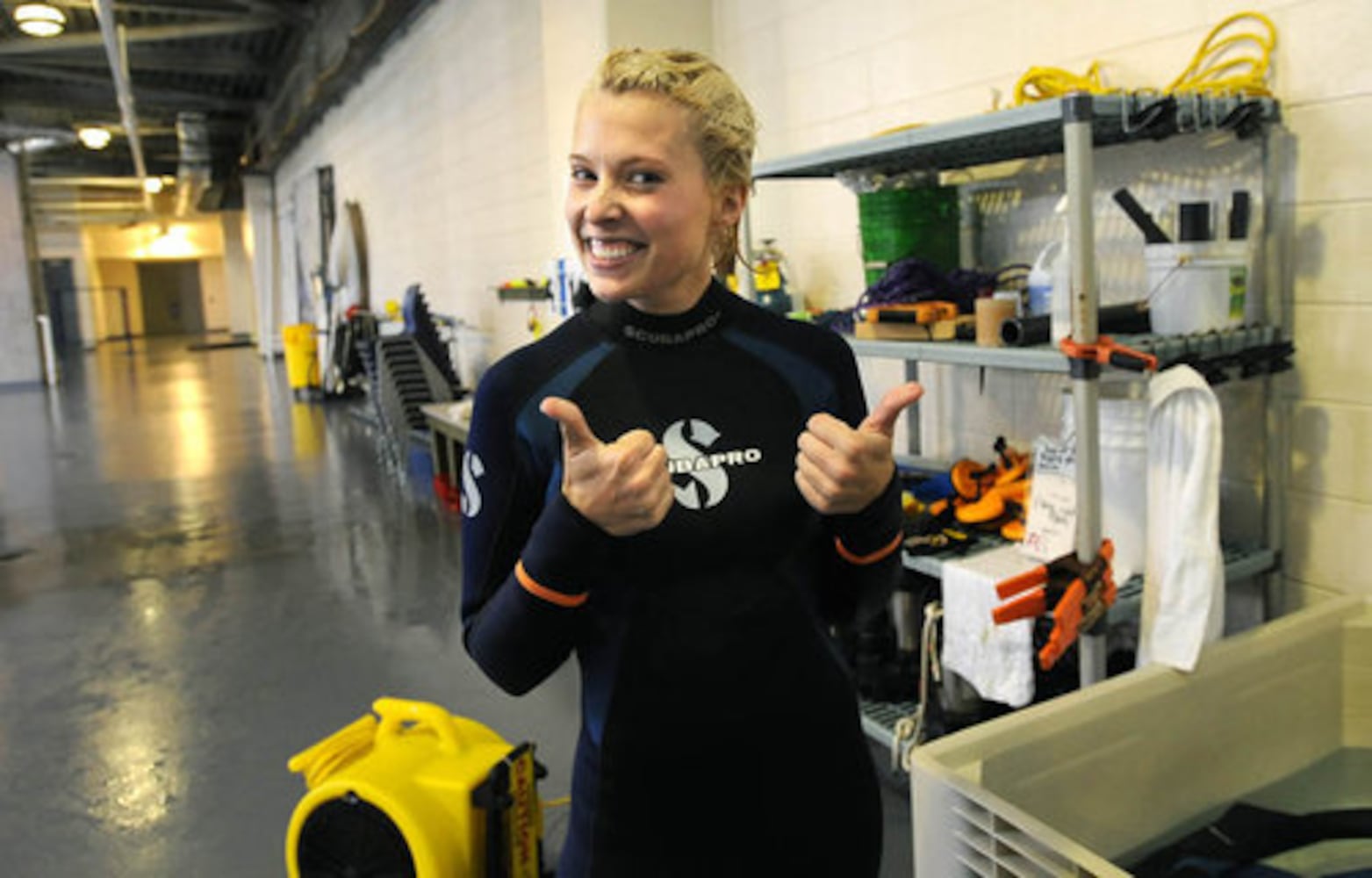 Miss Georgia swims at Georgia Aqarium