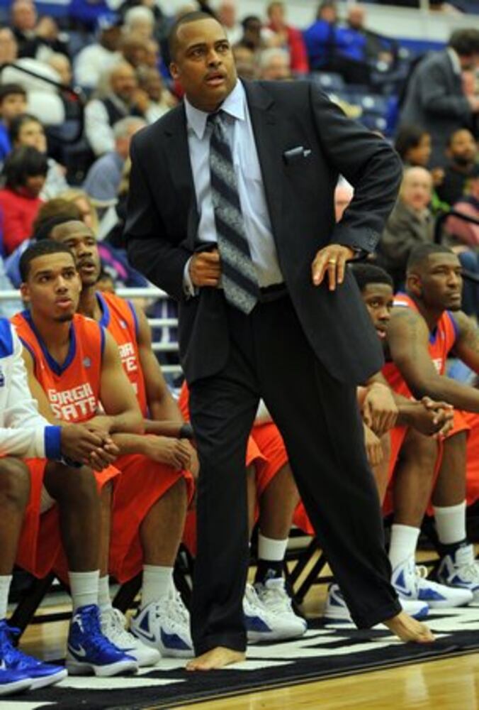 Georgia State coach goes barefoot in game