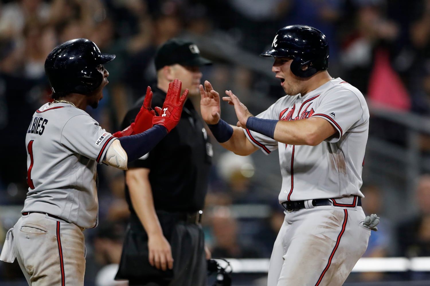 Photos: Braves outlast Padres in 10 innings