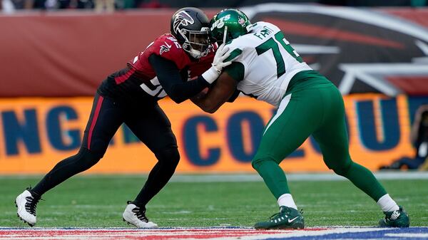 Falcons linebacker Adetokunbo Ogundeji (92) locks up with New York Jets offensive tackle George Fant (76) Sunday, Oct. 10, 2021, at Tottenham Hotspur Stadium in London. The  Falcons won 27-20. (Steve Luciano/AP)